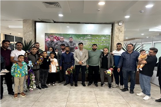 با حضور رئیس هیئت کشتی خوزستان و تنی چند از پیشکسوتان و علاقمندان به کشتی : 